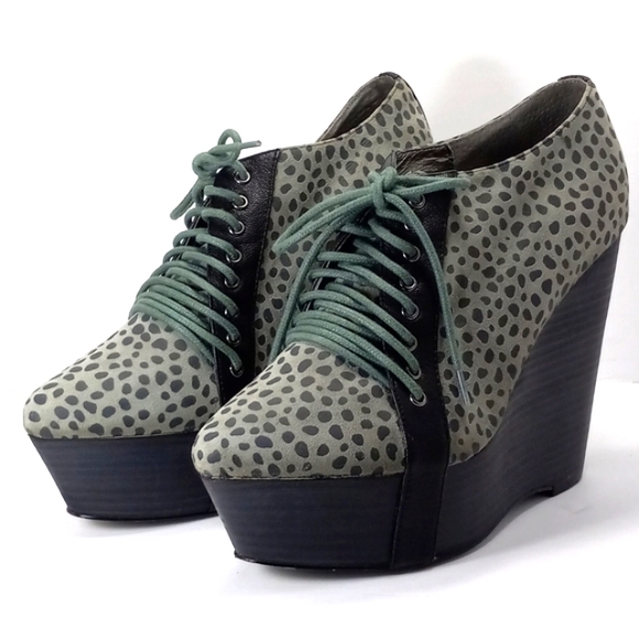 GREY CITY Pale Green Black Spotted Suede Lace-Up Stacked Platform Wedges EUC - Picture 16 of 16